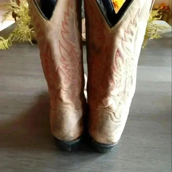 Laredo Woman's Boots - Picture 4 of 8